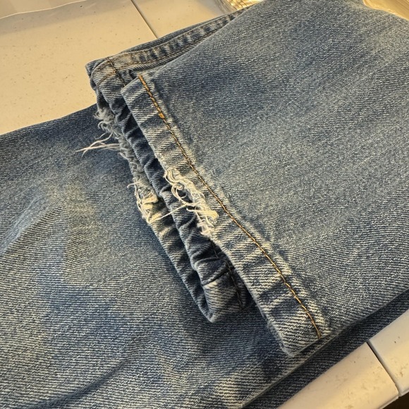 Vintage Levis Jeans Mens 28x31 (28x30) Blue Straight Leg Distressed Hem Denim - Picture 7 of 8